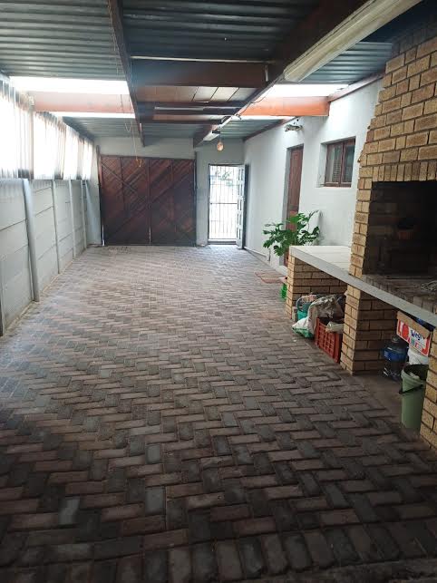 3 Bedroom Property for Sale in Electric City Western Cape